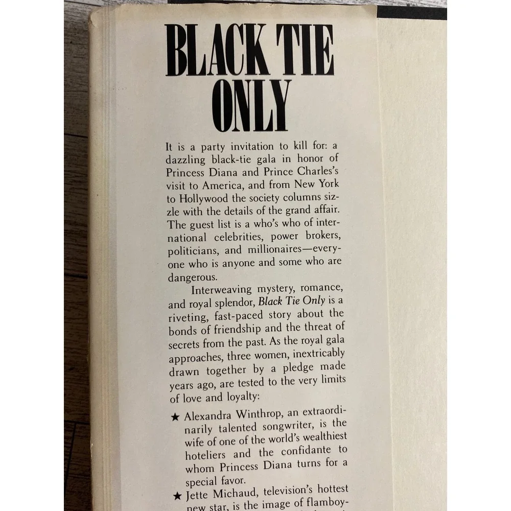 Black Tie Only‎ Julia Fenton 1990 Hardcover Romance Mystery Novel